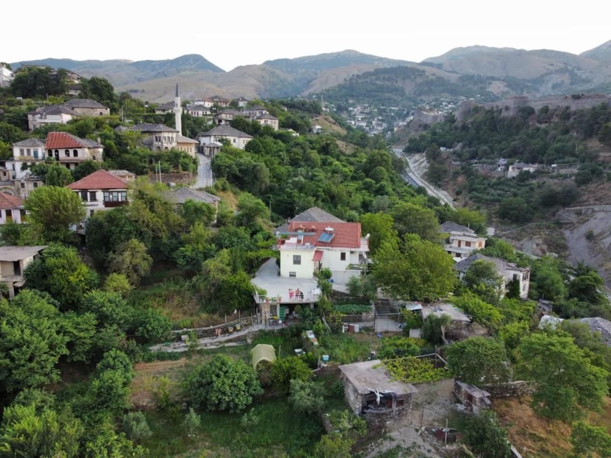 Guest House Argjiro Castle Gjirokastër Esterno foto