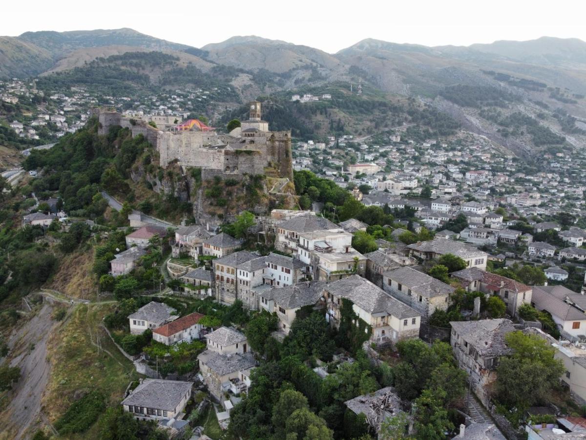 Guest House Argjiro Castle Gjirokastër Esterno foto