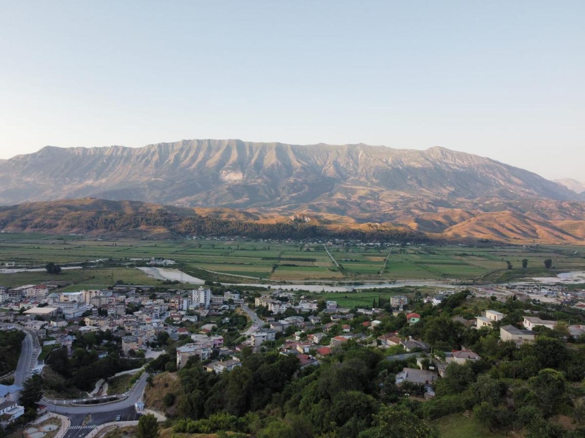 Guest House Argjiro Castle Gjirokastër Esterno foto