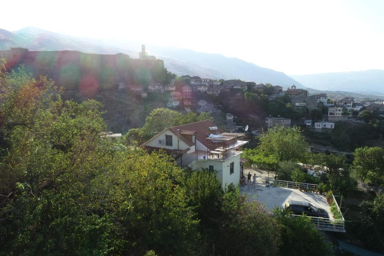 Guest House Argjiro Castle Gjirokastër Esterno foto