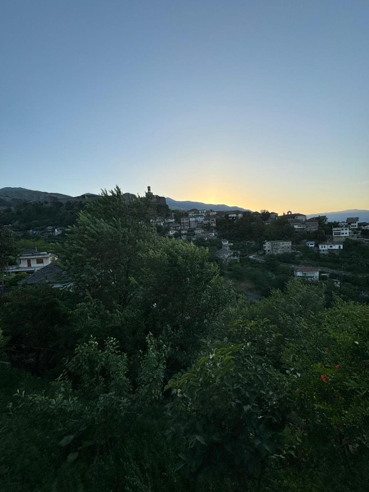 Guest House Argjiro Castle Gjirokastër Esterno foto