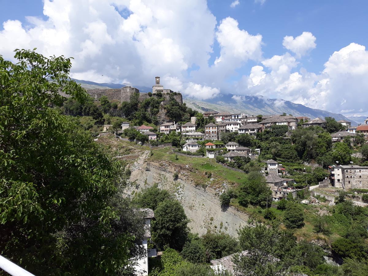 Guest House Argjiro Castle Gjirokastër Esterno foto