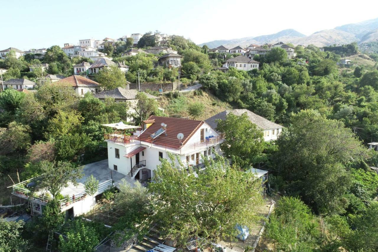 Guest House Argjiro Castle Gjirokastër Esterno foto